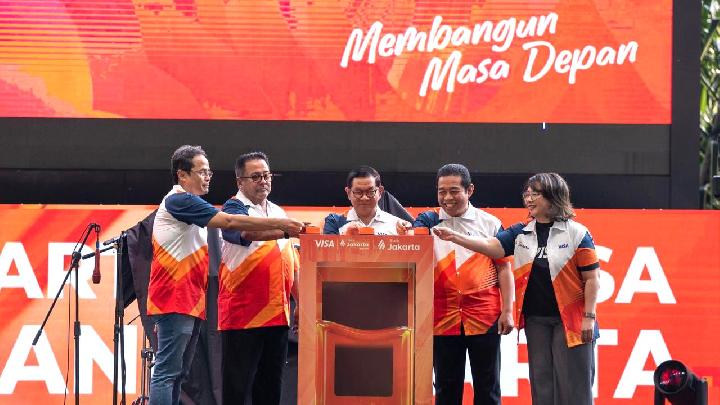 Teks Foto: Peluncuran Kartu Debit Visa Bank Jakarta pada Senin, 5 Januari 2026 di Jakarta. (Dari kiri) Direktur Utama Bank Jakarta Agus H. Widodo, Wakil Gubernur Provinsi DKI Jakarta Rano Karno, Gubernur Provinsi DKI Jakarta Pramono Anung, Ketua DPRD Provinsi DKI Jakarta Khoirudin, dan Country Manager Visa Indonesia, Vira Widiyasari. (ist)