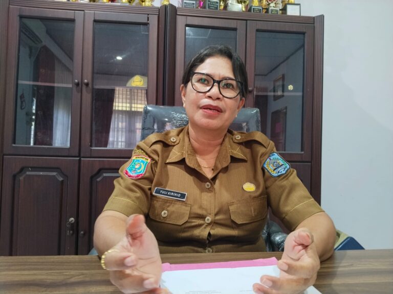 Teks Foto: Kepala Dinas Pendidikan dan Kebudayaan Kota Sorong, Yuli Kirihio. (ist)