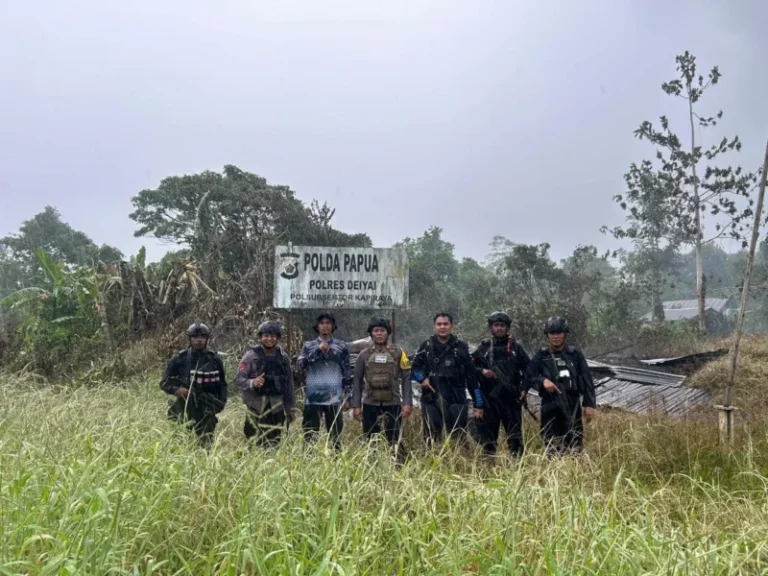 Teks Foto: Aksi Pembakaran di Kapiraya Atas Deiyai, 35 Personel Gabungan Disiagakan. (ist)