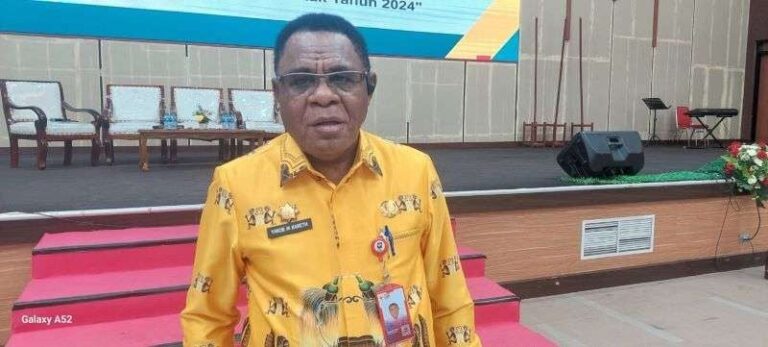 Teks Foto: Sekretaris Daerah kota Sorong Drs. Yakob Kareth. (ist)