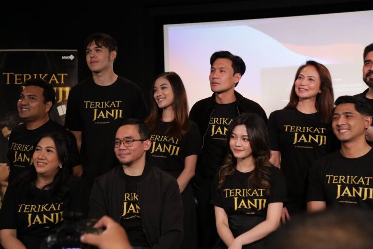 Teks Foto: Arya Saloka dan para pemain sinetron 'Terikat Janji' lainnya. (ist)