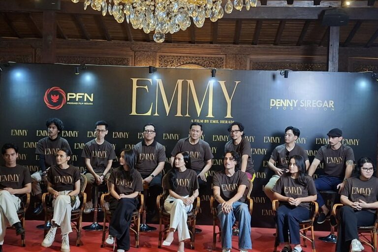 Teks Foto: Para pemain film 'Emmy'. (ist)
