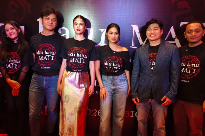 Teks Foto: Hana Saraswati dan para pemain film 'Aku Harus Mati'. (ist)