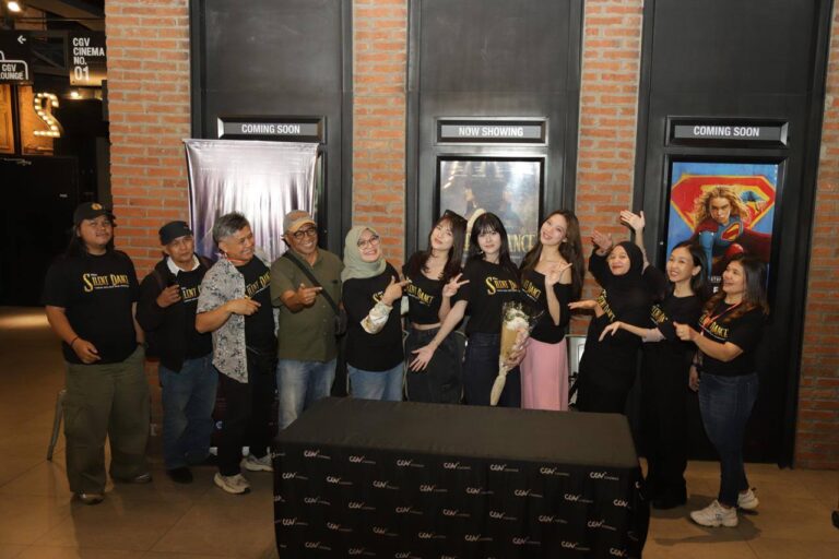 Teks Foto: Para pemain film 'Silent Dance'. (ist)