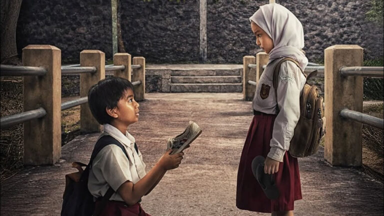 Teks Foto: Adegan Film 'Children of Heaven'. (ist)