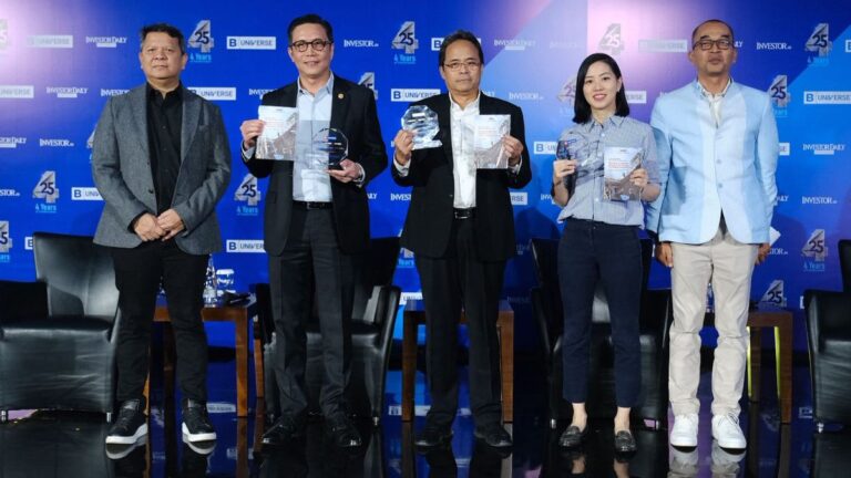 Teks Foto: Direktur Utama Bank Jakarta, Agus H Widodo dan lainnya. (ist)