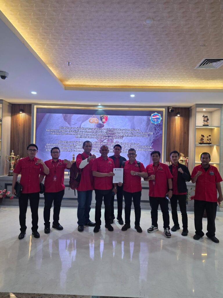Teks Foto: Singgih Darjo Atmadja, Budhi Benyamin Sembiring, P. Marthin Pasaribu dan BBHAR DPD PDIP Provinsi DKI Jakarta. (ist)