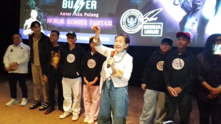 Teks Foto: Para Pemain Film 'Ghost Buzzer: Antar Aku Pulang'. (mia)