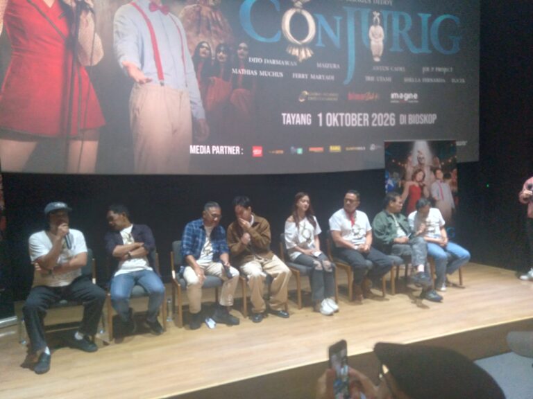 Teks Foto: Para Pemain Film 'Conjurig'. (mia)