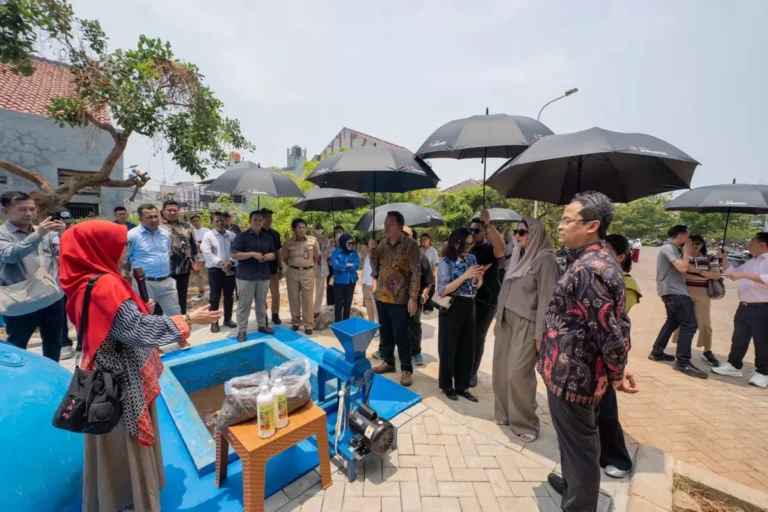 Teks Foto: Direktur Utama Bank Jakarta, Agus H Widodo (Kanan) saat mendampingi Panitia Khusus Tanggung Jawab Sosial dan Lingkungan Perusahaan (Pansus CSR/TJSL) DPRD Provinsi DKI Jakarta. (ist)