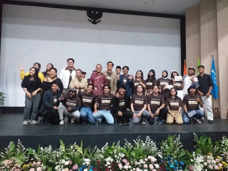 Teks Foto: Para Pemain Film 'Kembar Tak Sama'. (mia)