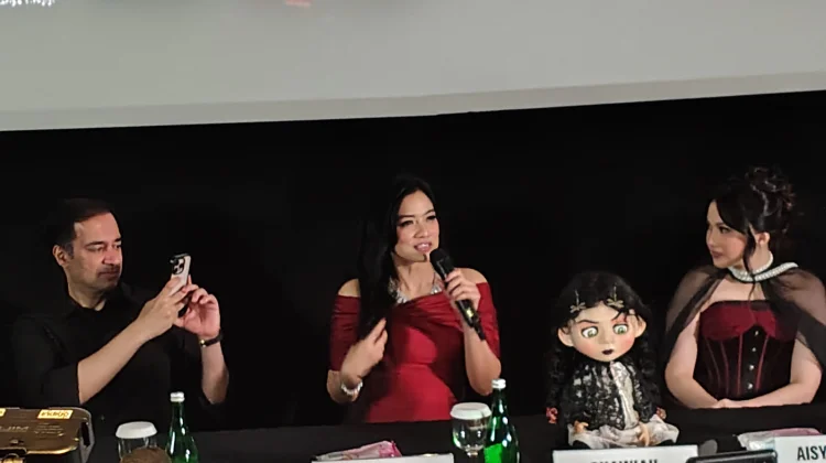 Teks Foto: Titi Kamal dan Pemain Film 'The Doll Ghawiah'. (ist)
